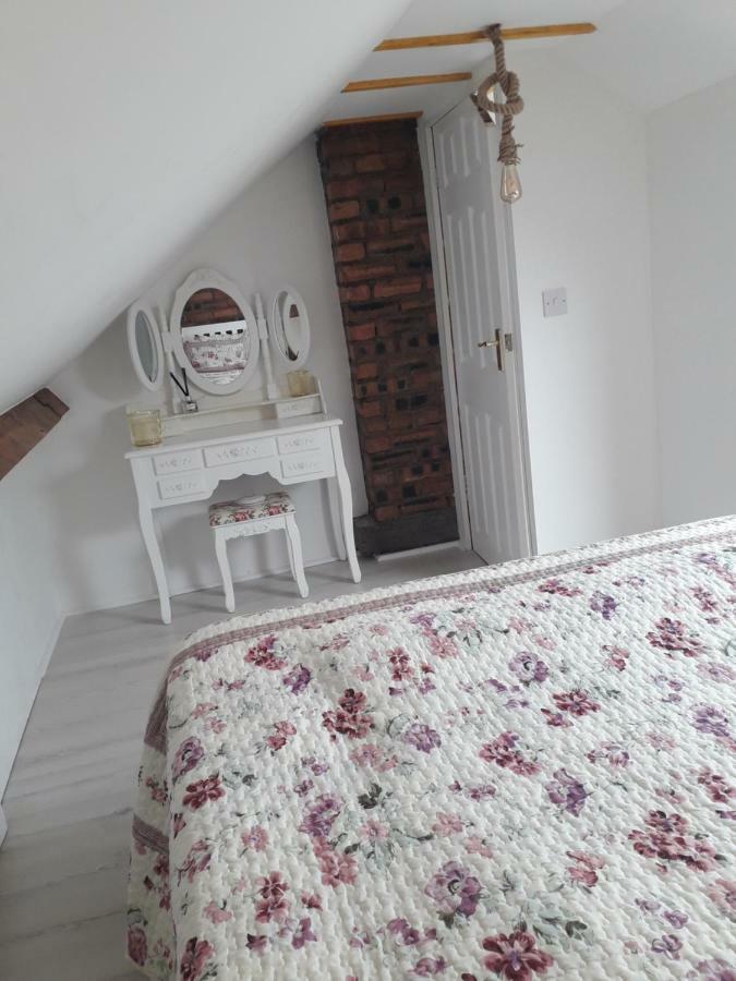 Vintage Double Bedroom Victoria 1 ดันเฟิร์มลิน ภายนอก รูปภาพ