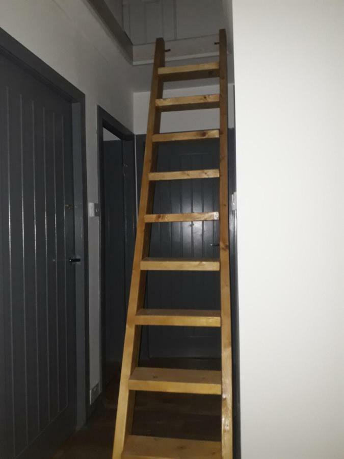 Vintage Double Bedroom Victoria 1 ดันเฟิร์มลิน ภายนอก รูปภาพ